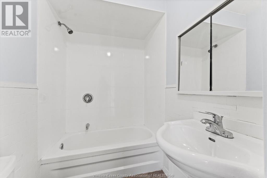 1107 Pierre, Windsor, Ontario  N9A 2L3 - Photo 12 - 25011003