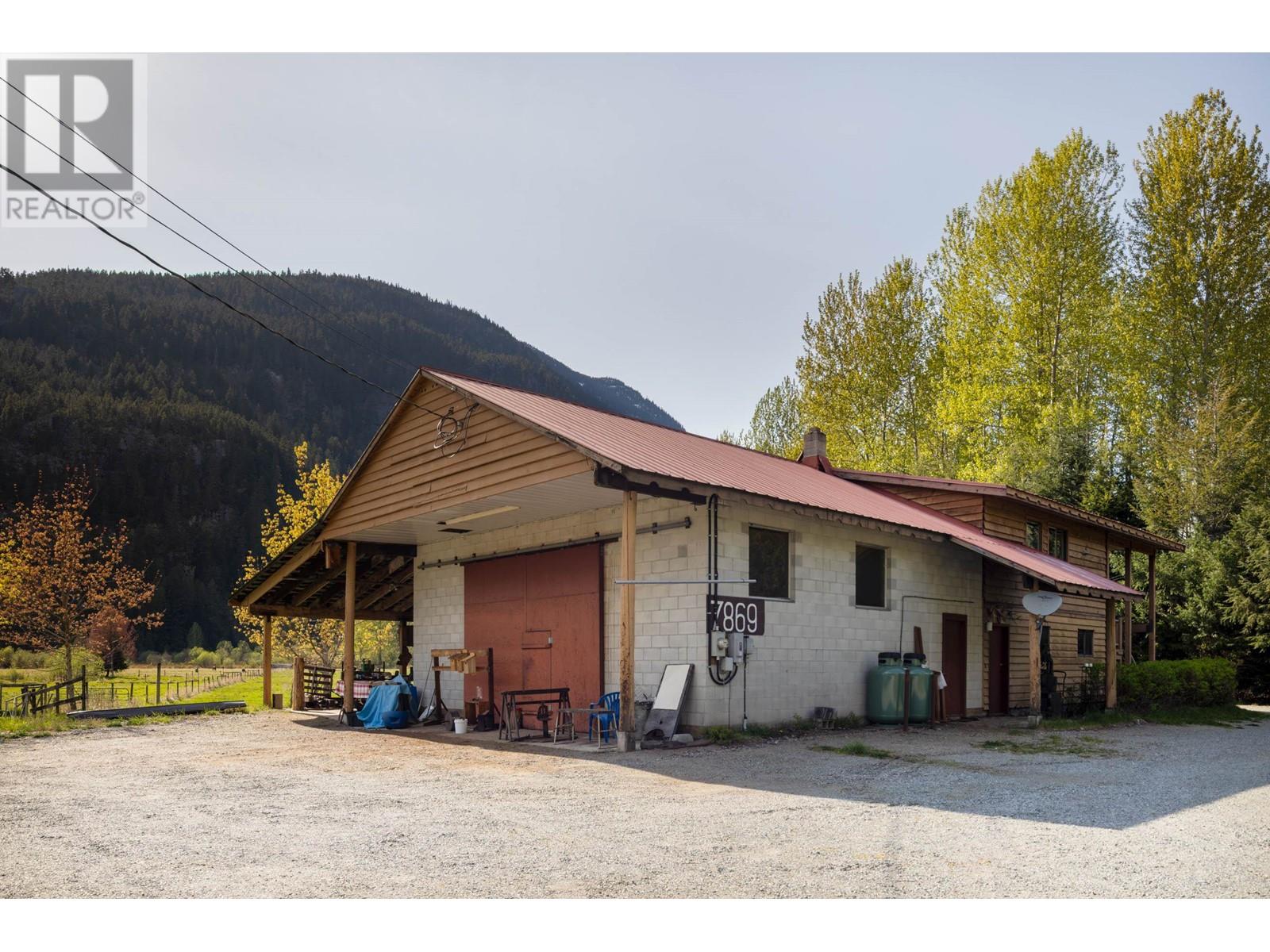 7869 Pemberton Meadows Road, Pemberton, British Columbia  V0N 2L2 - Photo 17 - R2996082