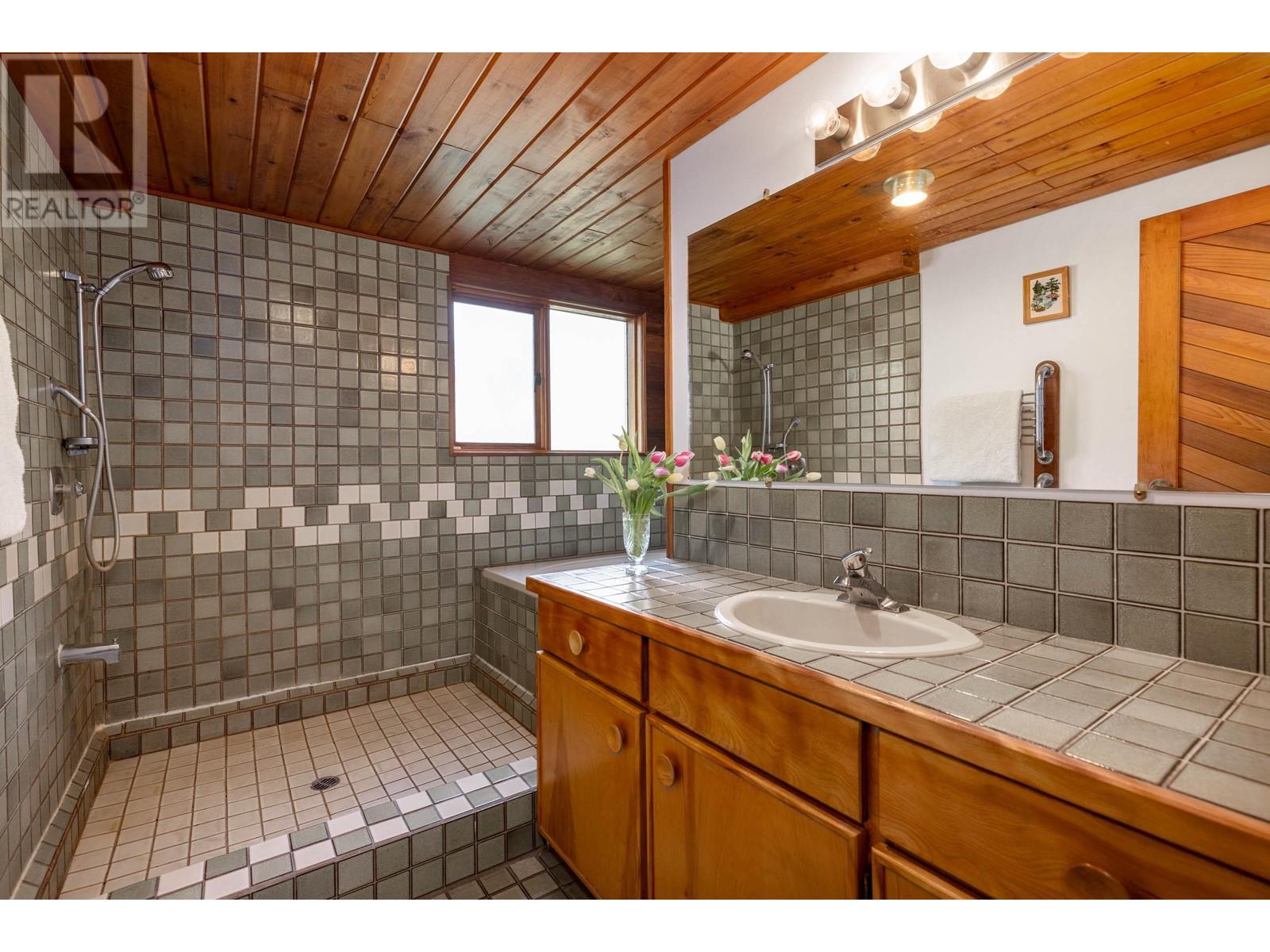 7869 Pemberton Meadows Road, Pemberton, British Columbia  V0N 2L2 - Photo 8 - R2996082