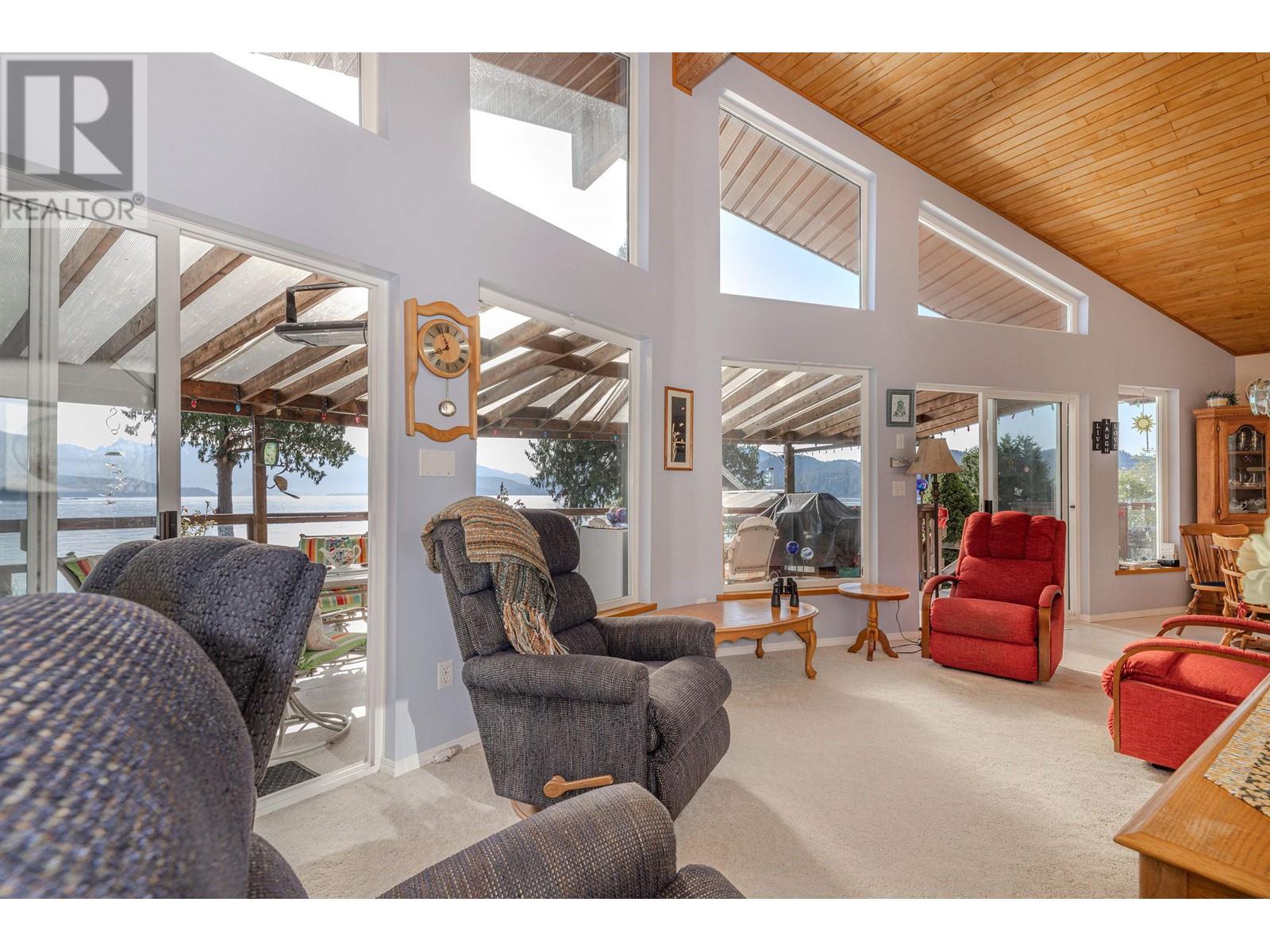 1162 Point Road, Gibsons, British Columbia  V0N 1V1 - Photo 14 - R2992144