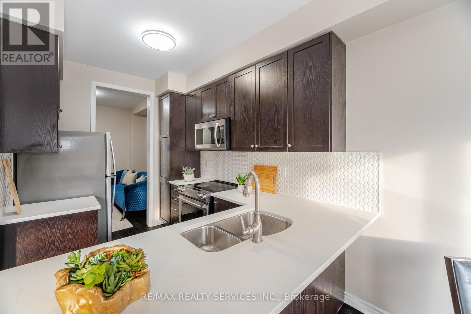 74 Phyllis Drive, Caledon, Ontario  L7C 4E2 - Photo 14 - W12095230