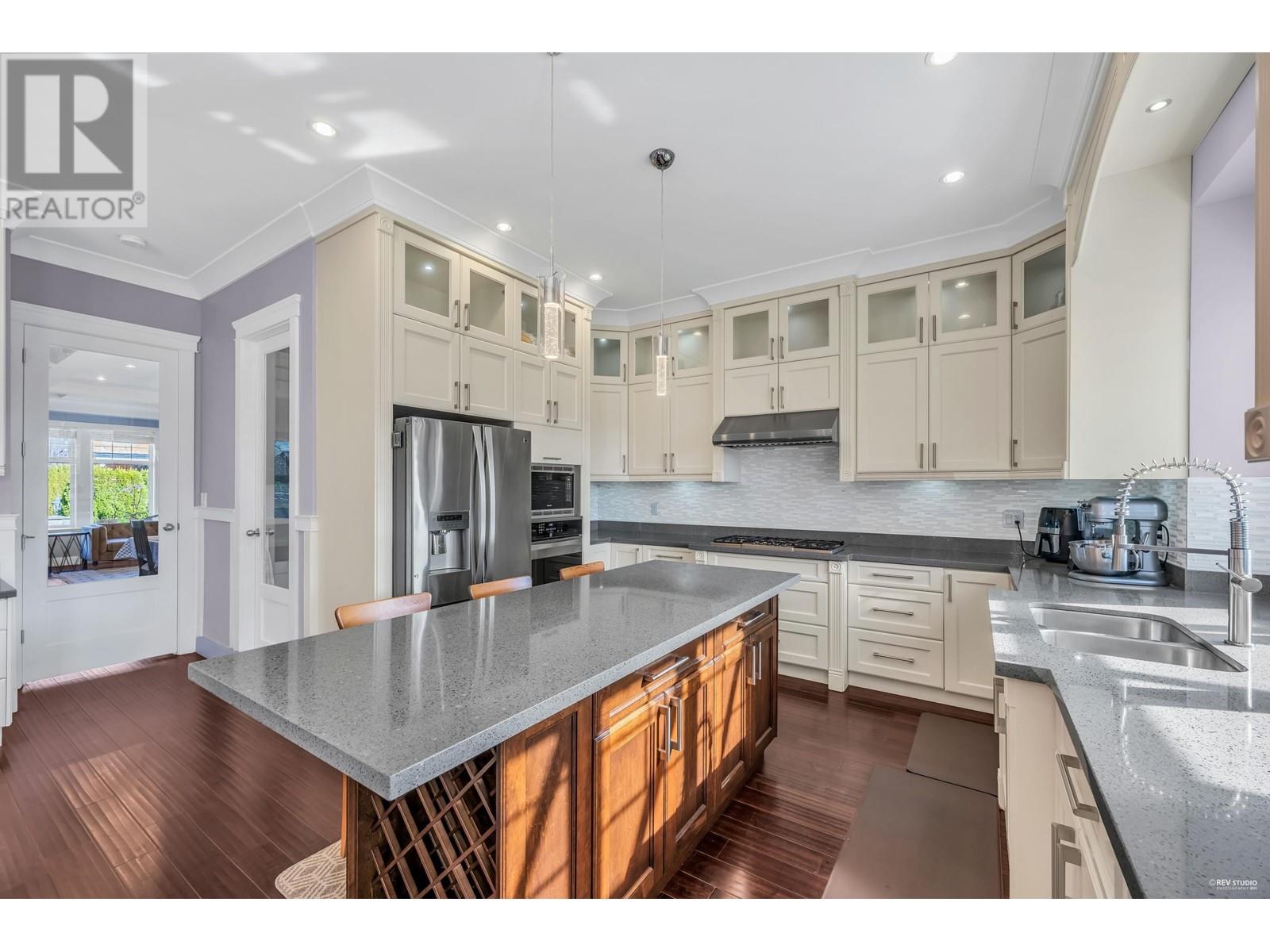 337 E 17th Street, North Vancouver, British Columbia  V7L 2W1 - Photo 10 - R2997358