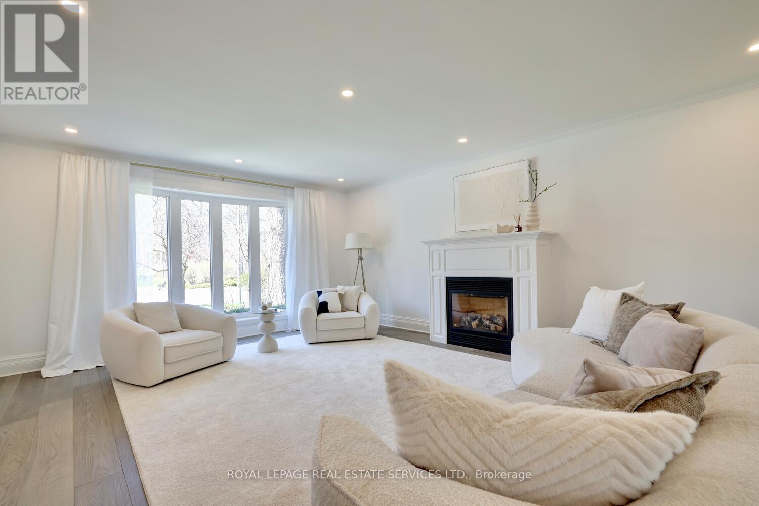 84 Sybella Street, Oakville, Ontario  L6K 2L8 - Photo 6 - W12109844
