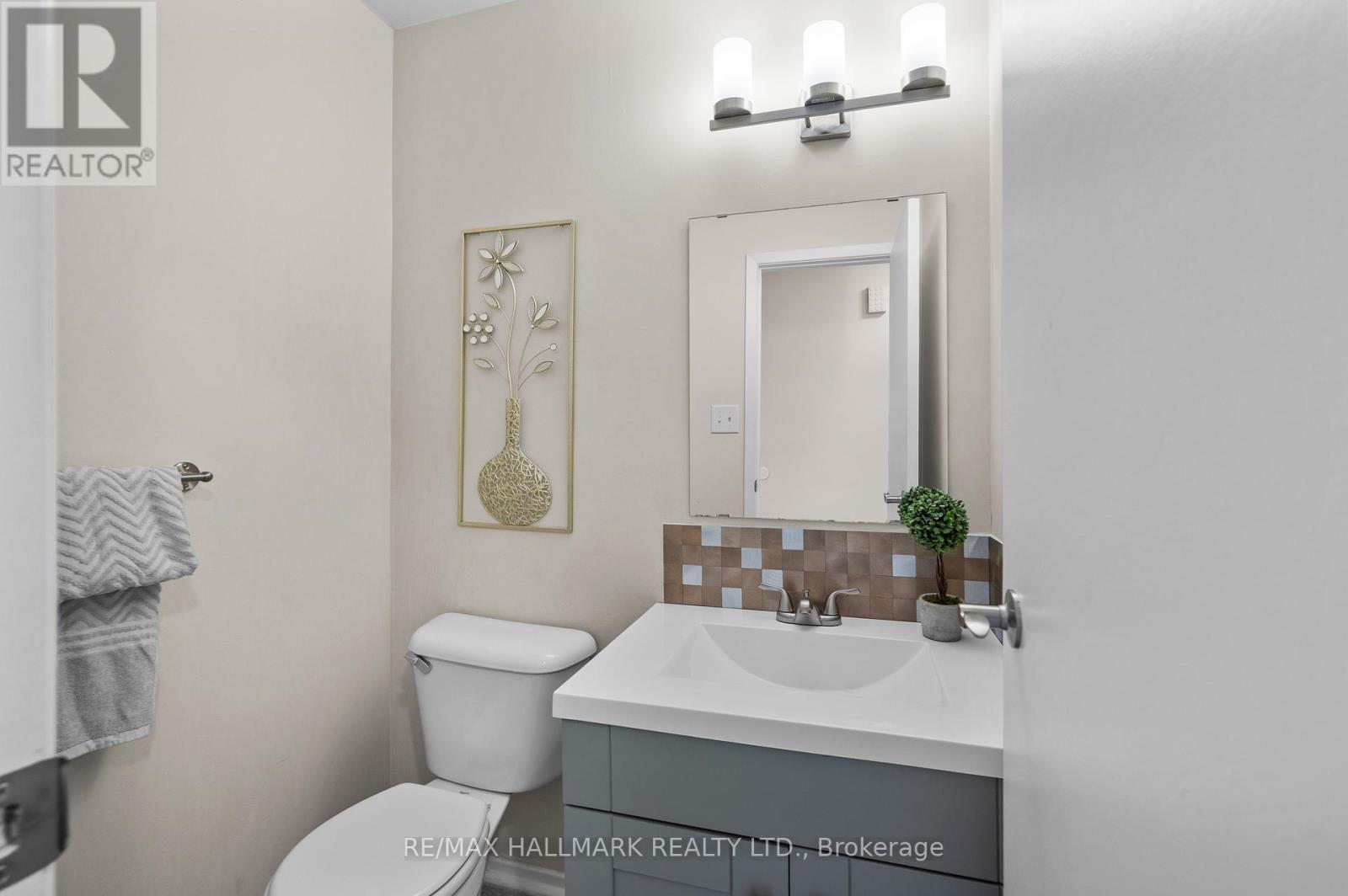 21 - 2301 Derry Road W, Mississauga, Ontario  L5N 2R4 - Photo 3 - W12119910