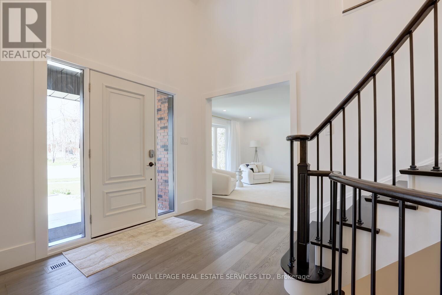 84 Sybella Street, Oakville, Ontario  L6K 2L8 - Photo 4 - W12109844