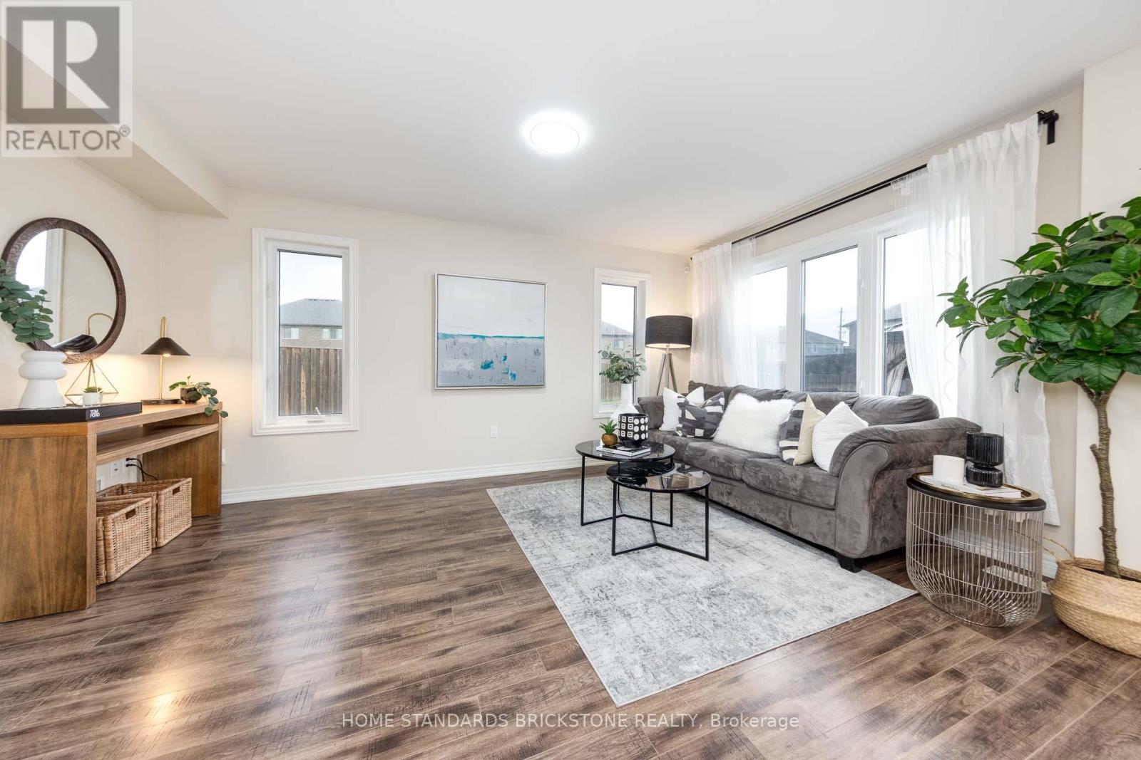 7720 Shaw Street, Niagara Falls (Oldfield), Ontario  L2G 0H1 - Photo 7 - X12117873