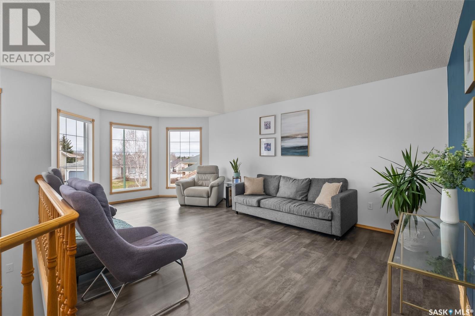 Property at 22 McKnight DRIVE image 3