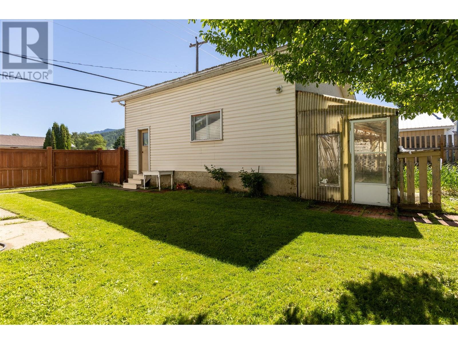 1292 2nd Avenue, Fernie, British Columbia  V0B 1M0 - Photo 11 - 10346090
