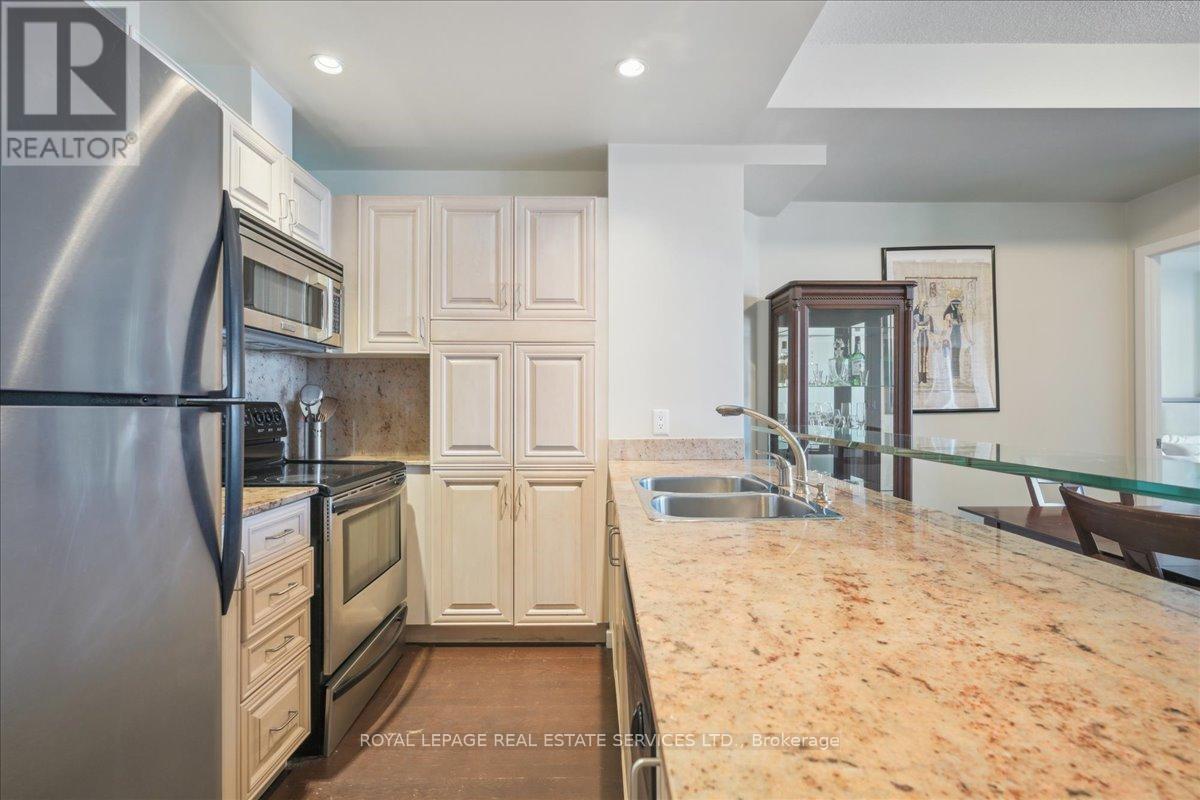 1007 - 218 Queens Quay W, Toronto, Ontario  M5J 2Y6 - Photo 17 - C12117883