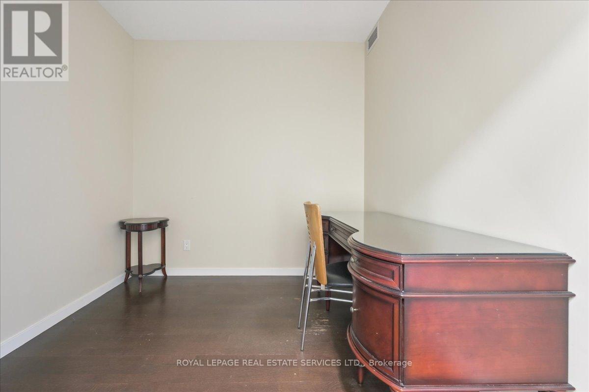 1007 - 218 Queens Quay W, Toronto, Ontario  M5J 2Y6 - Photo 15 - C12117883