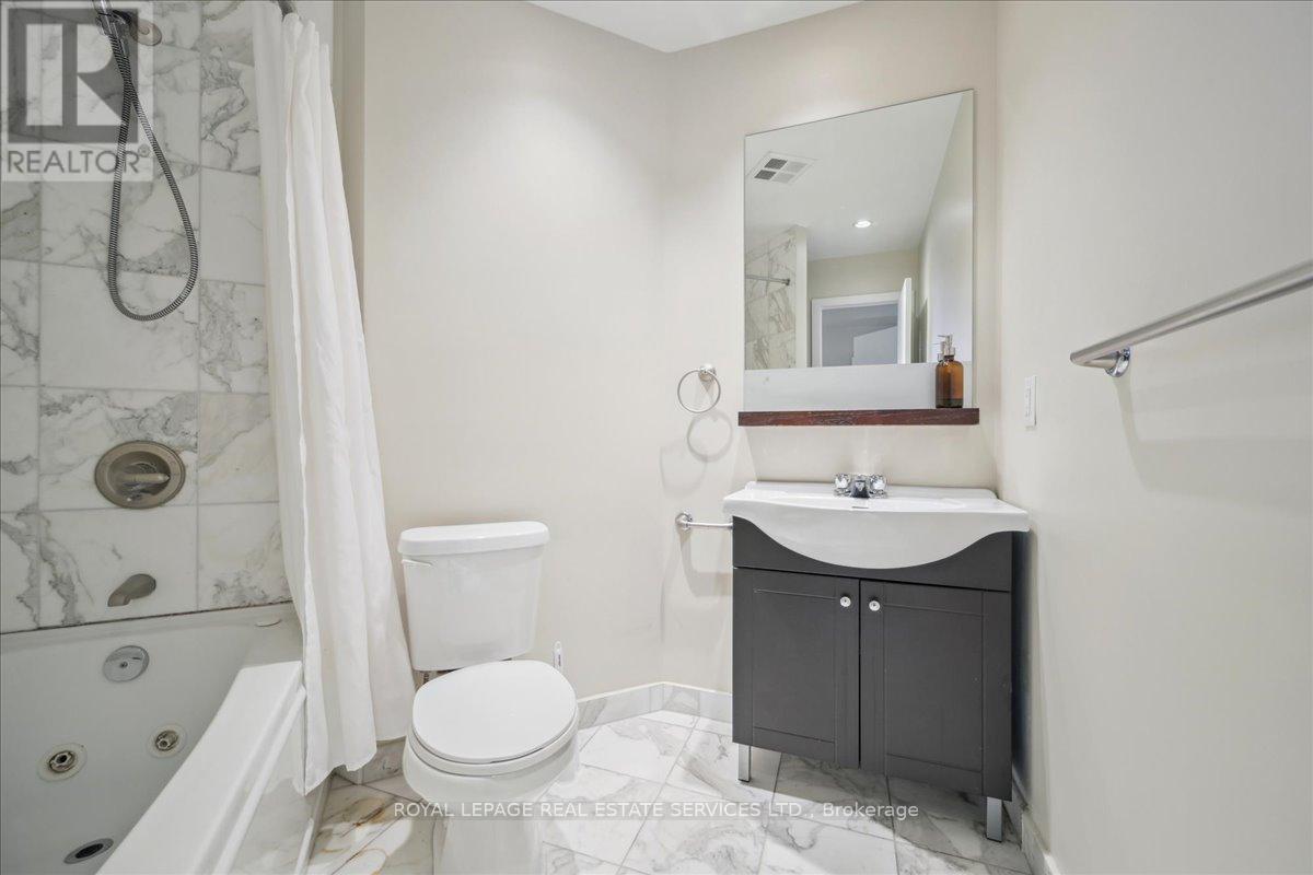 1007 - 218 Queens Quay W, Toronto, Ontario  M5J 2Y6 - Photo 35 - C12117883