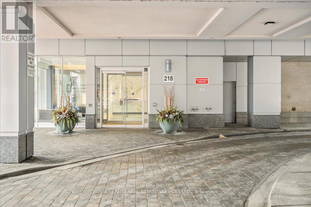 1007 - 218 Queens Quay W, Toronto, Ontario  M5J 2Y6 - Photo 4 - C12117883
