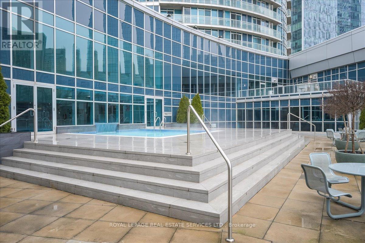 1007 - 218 Queens Quay W, Toronto, Ontario  M5J 2Y6 - Photo 47 - C12117883