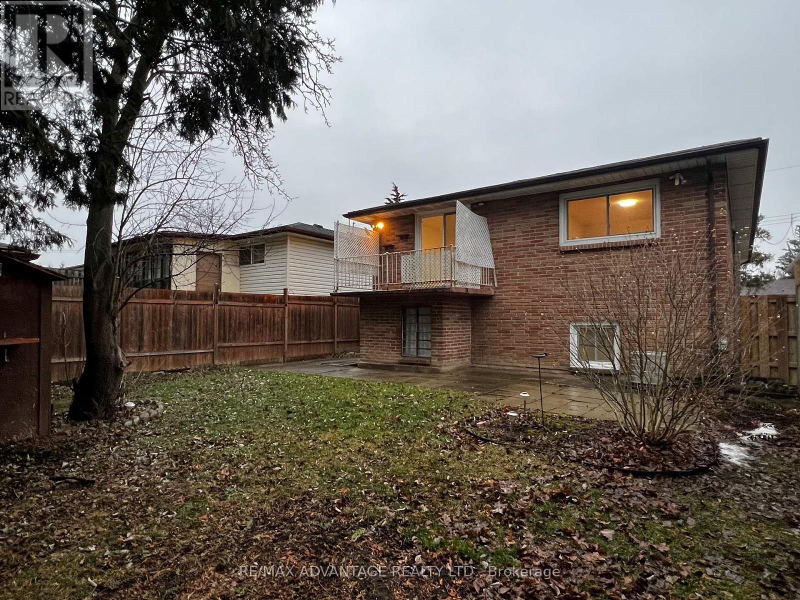 1 Upper - 296 Phyllis Street, London South, Ontario  N6J 2Z4 - Photo 11 - X12120936