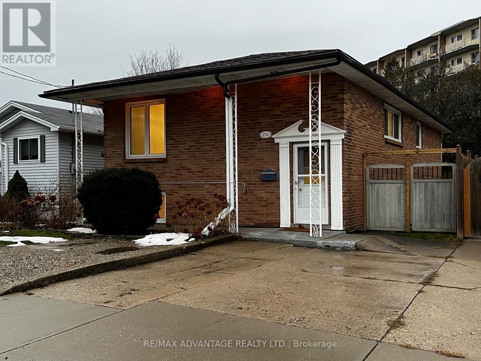 1 Upper - 296 Phyllis Street, London South, Ontario  N6J 2Z4 - Photo 2 - X12120936