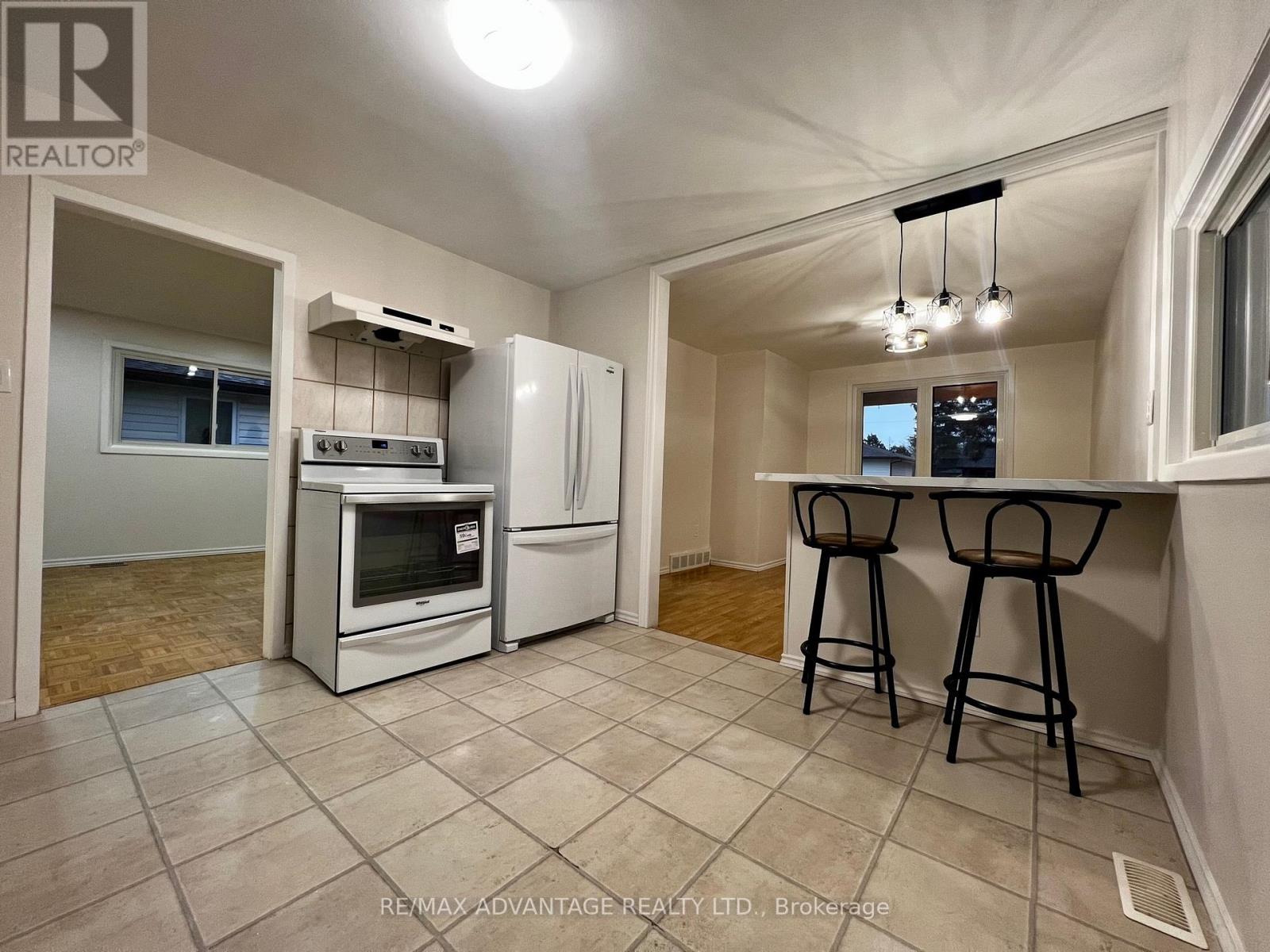 1 Upper - 296 Phyllis Street, London South, Ontario  N6J 2Z4 - Photo 7 - X12120936