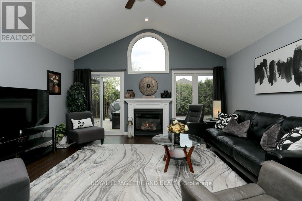 40 Pear Tree Avenue, St. Thomas, Ontario  N5R 1L2 - Photo 5 - X12120941