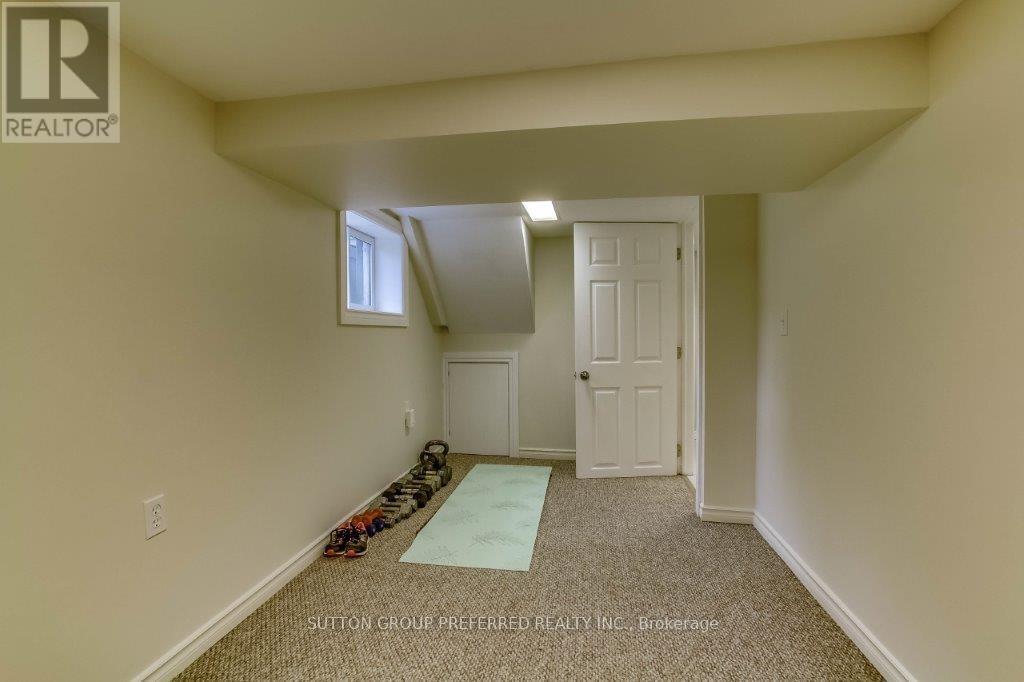 2517 Queen Street, Strathroy-Caradoc, Ontario  N0L 1W0 - Photo 27 - X12120949