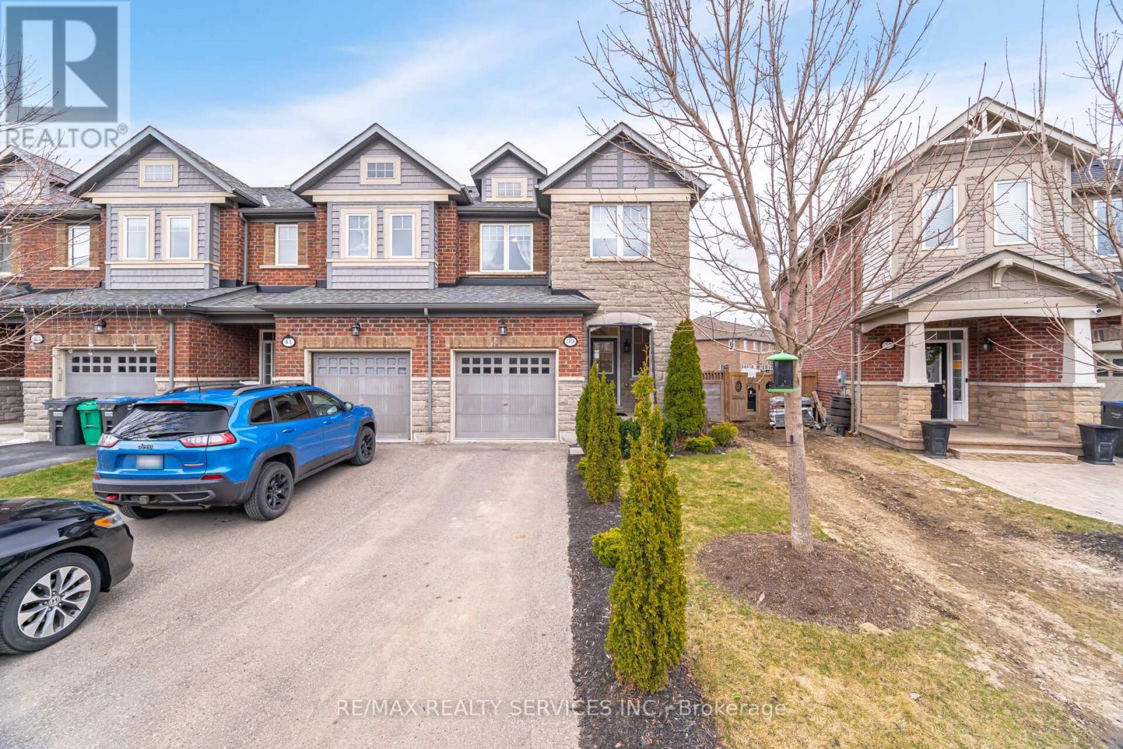 39 Maple Cider Street, Caledon, Ontario  L7C 4B4 - Photo 3 - W12088486