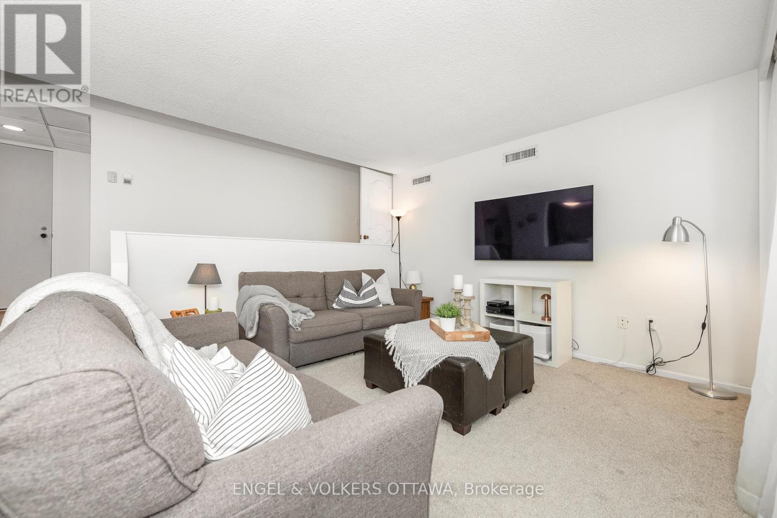 906 - 373 Laurier Avenue E, Ottawa, Ontario  K1N 8X6 - Photo 9 - X12120913
