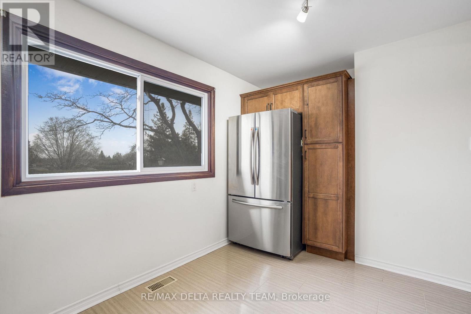 49 - 2115 Erinbrook Crescent, Ottawa, Ontario  K1B 4J5 - Photo 10 - X12120922