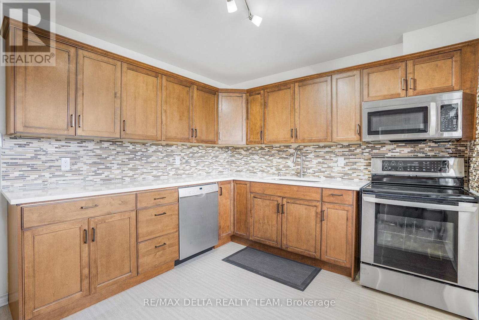 49 - 2115 Erinbrook Crescent, Ottawa, Ontario  K1B 4J5 - Photo 12 - X12120922
