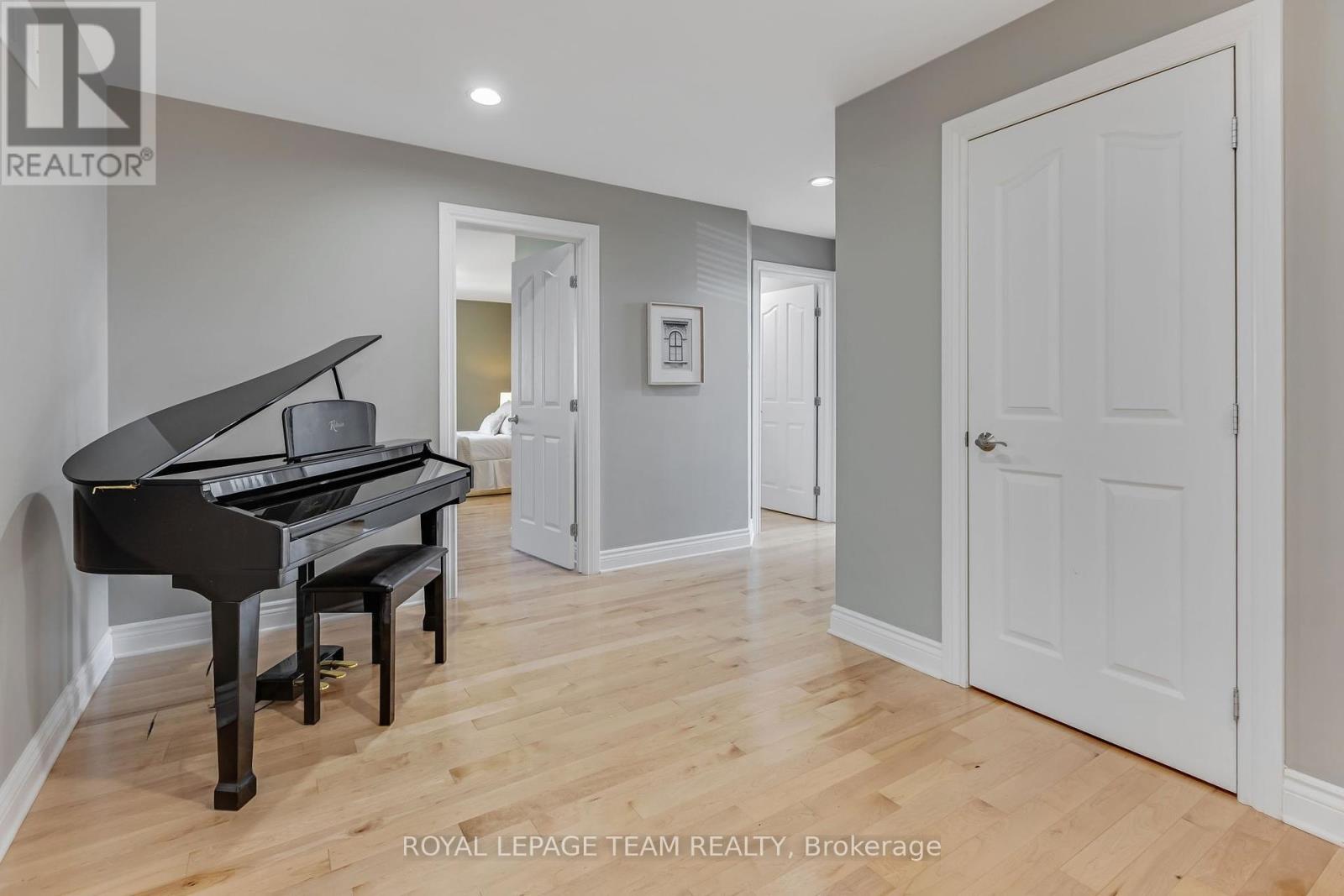 24 Cypress Garden, Ottawa, Ontario  K2S 1W6 - Photo 26 - X12120985