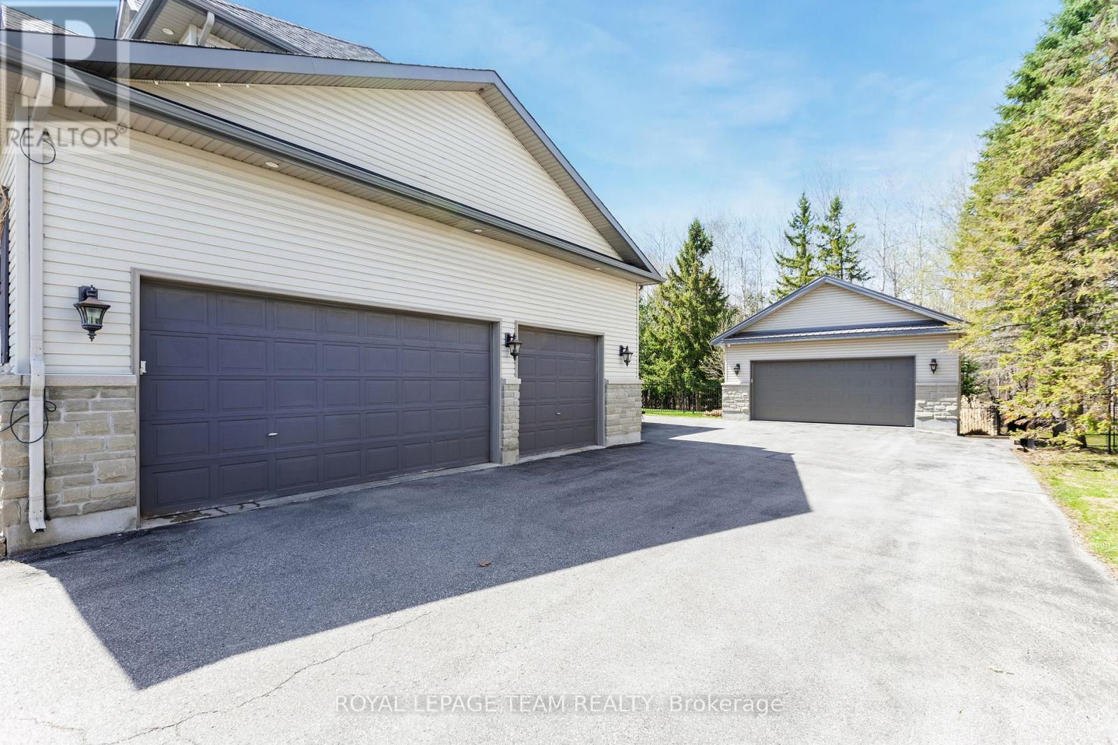 24 Cypress Garden, Ottawa, Ontario  K2S 1W6 - Photo 42 - X12120985