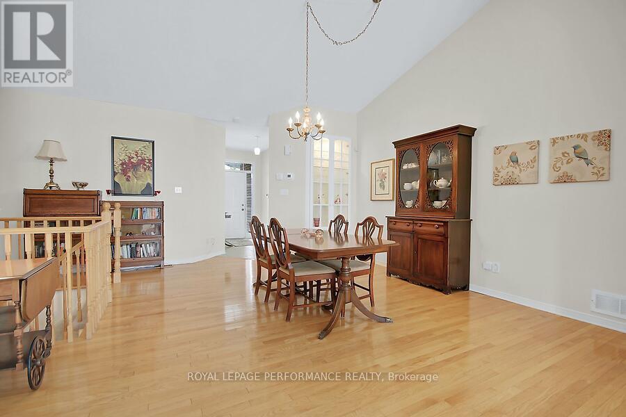 6 Briardale Crescent, Ottawa, Ontario  K2E 1C2 - Photo 11 - X12121005
