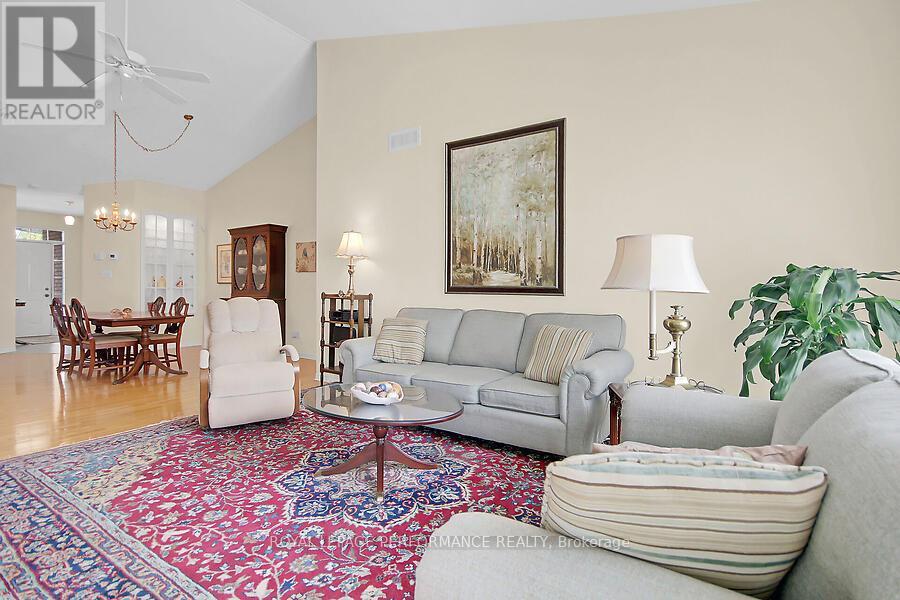 6 Briardale Crescent, Ottawa, Ontario  K2E 1C2 - Photo 6 - X12121005