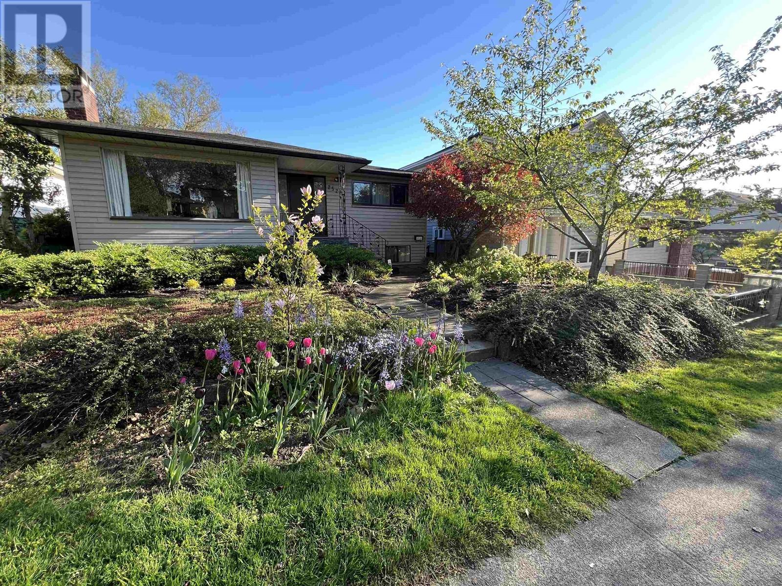 2520 E 8th Avenue, Vancouver, British Columbia  V5M 1W2 - Photo 1 - R2996837