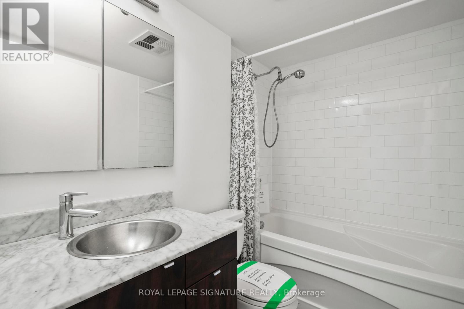 201 - 33 Lombard Street, Toronto (Church-Yonge Corridor), Ontario  M5C 3H8 - Photo 14 - C12120795