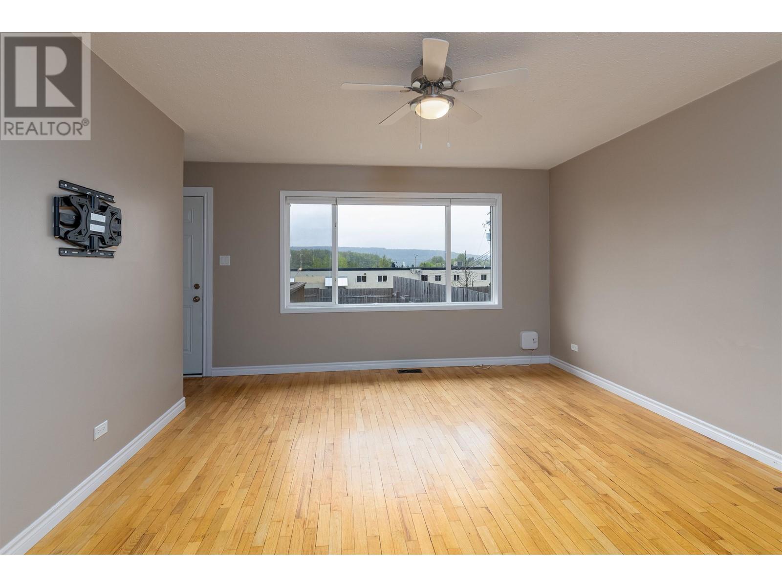 4413-4415 GREIG AVENUE Terrace Photo 5