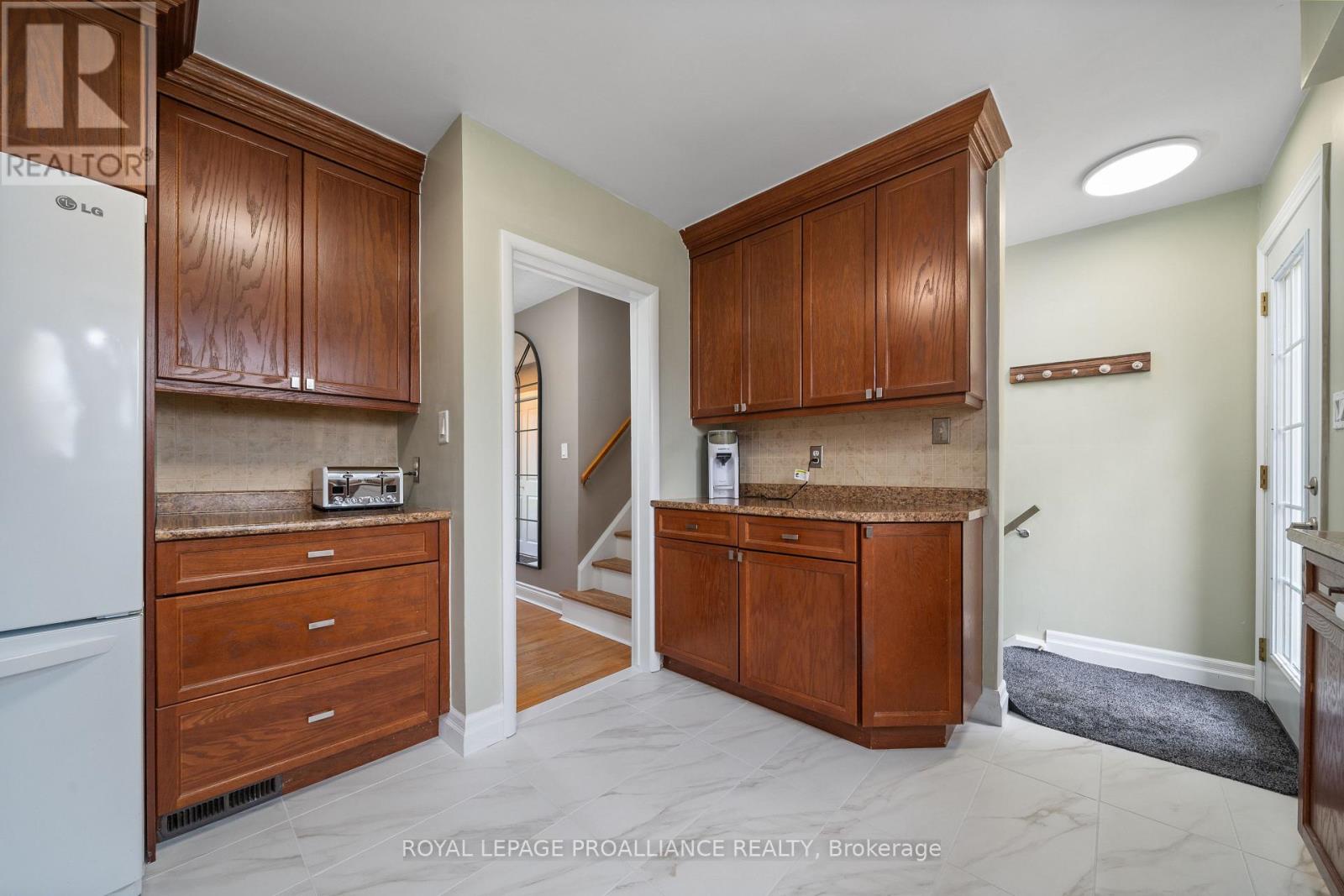 37 Applewood Drive, Belleville, Ontario  K8P 4E3 - Photo 17 - X12120963