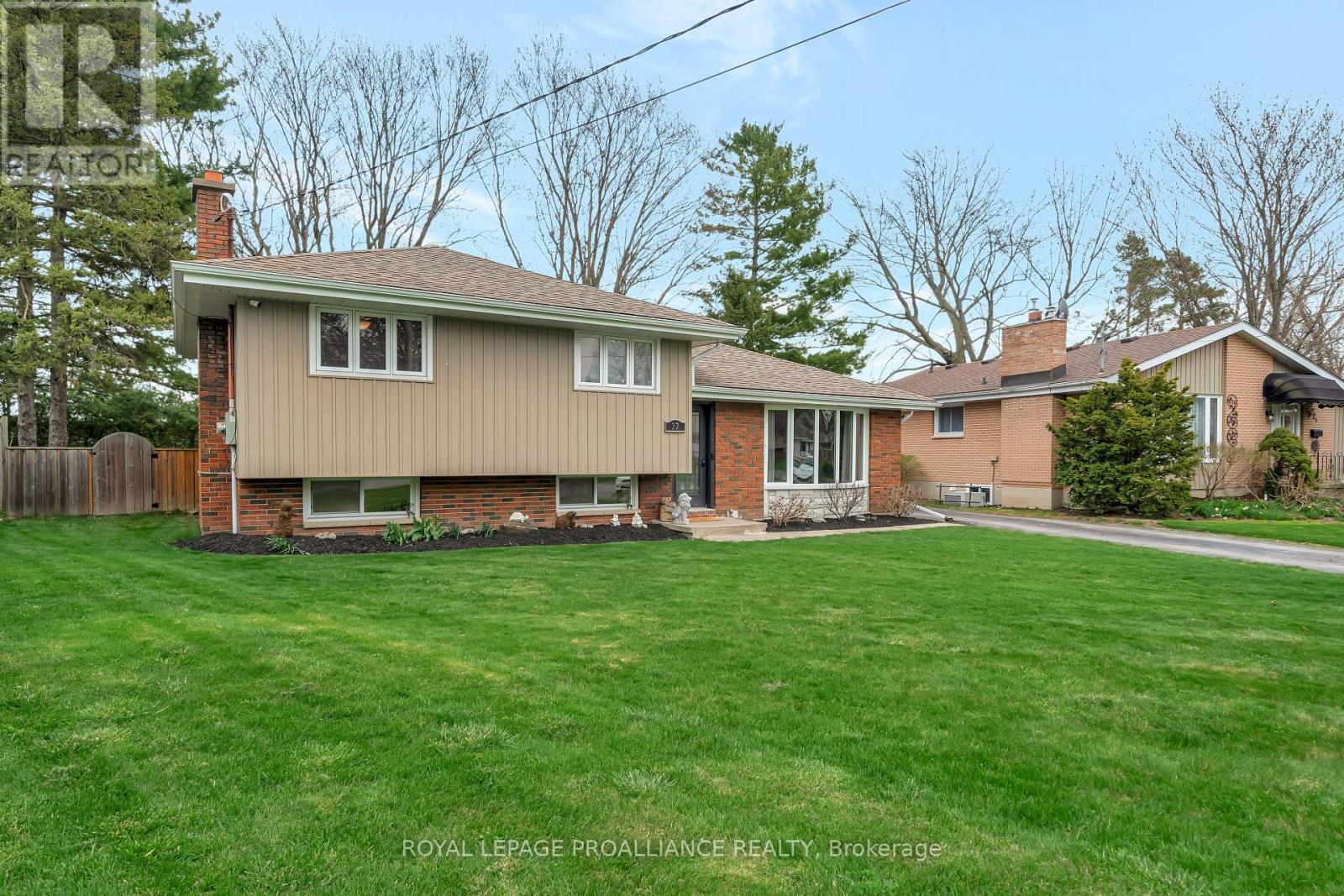 37 Applewood Drive, Belleville, Ontario  K8P 4E3 - Photo 40 - X12120963