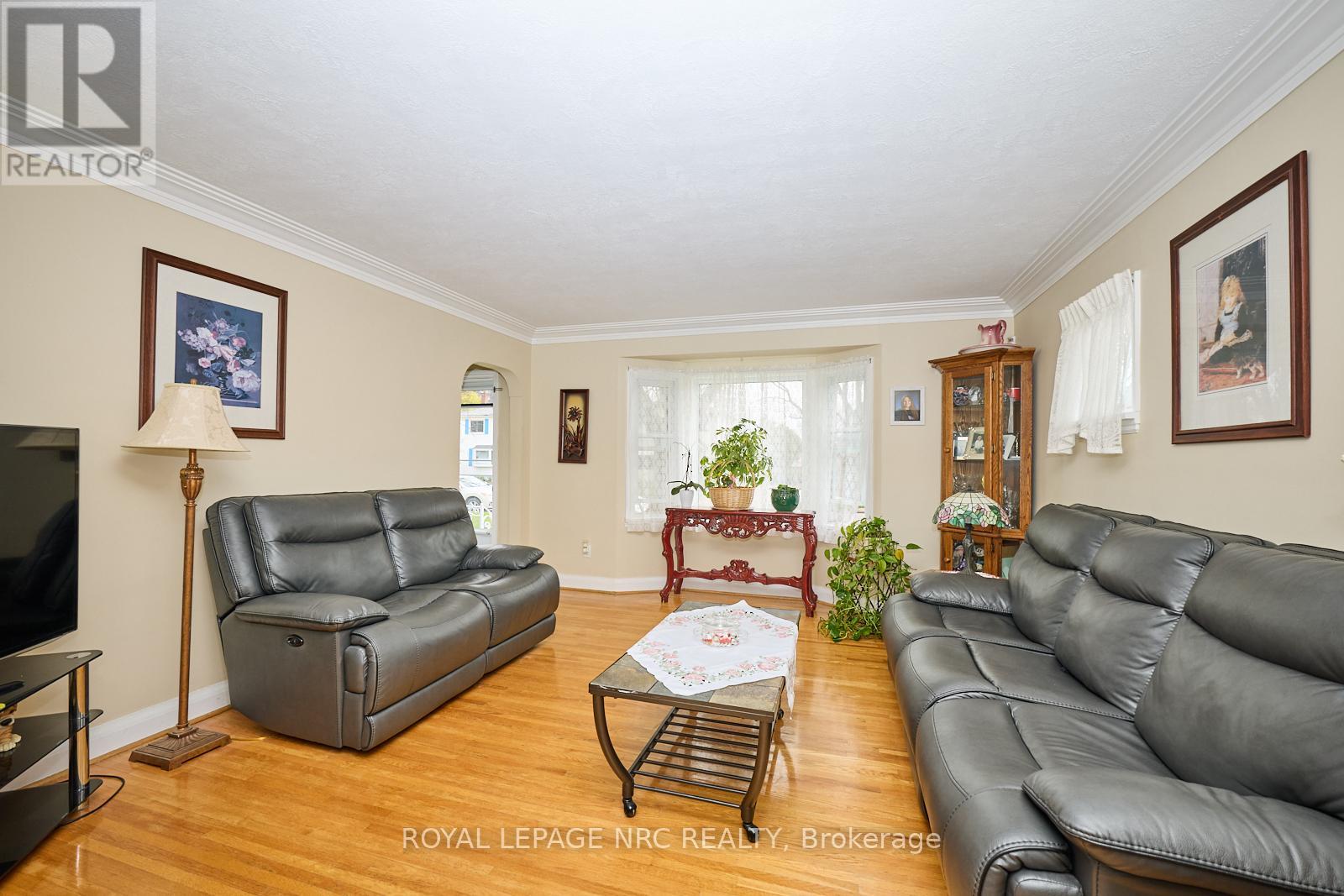 1 Thorndale Avenue, St. Catharines, Ontario  L2R 6A2 - Photo 8 - X12120966