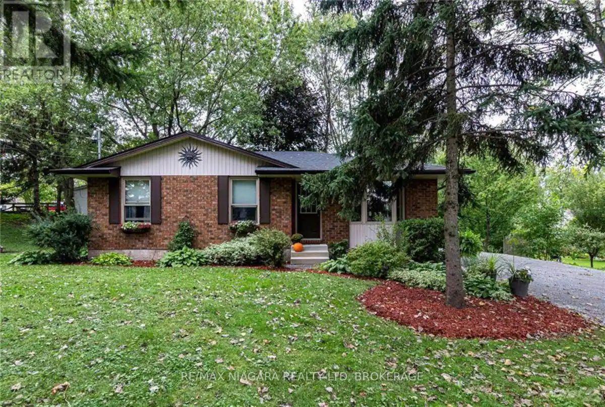 150 Elmwood Avenue, Fort Erie (Crystal Beach), Ontario  L0S 1B0 - Photo 1 - X12121001