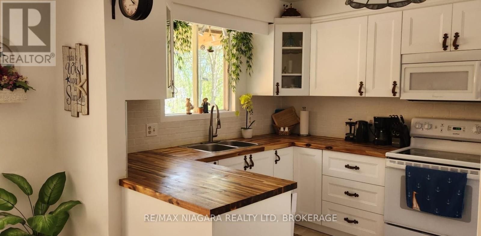 150 Elmwood Avenue, Fort Erie (Crystal Beach), Ontario  L0S 1B0 - Photo 10 - X12121001