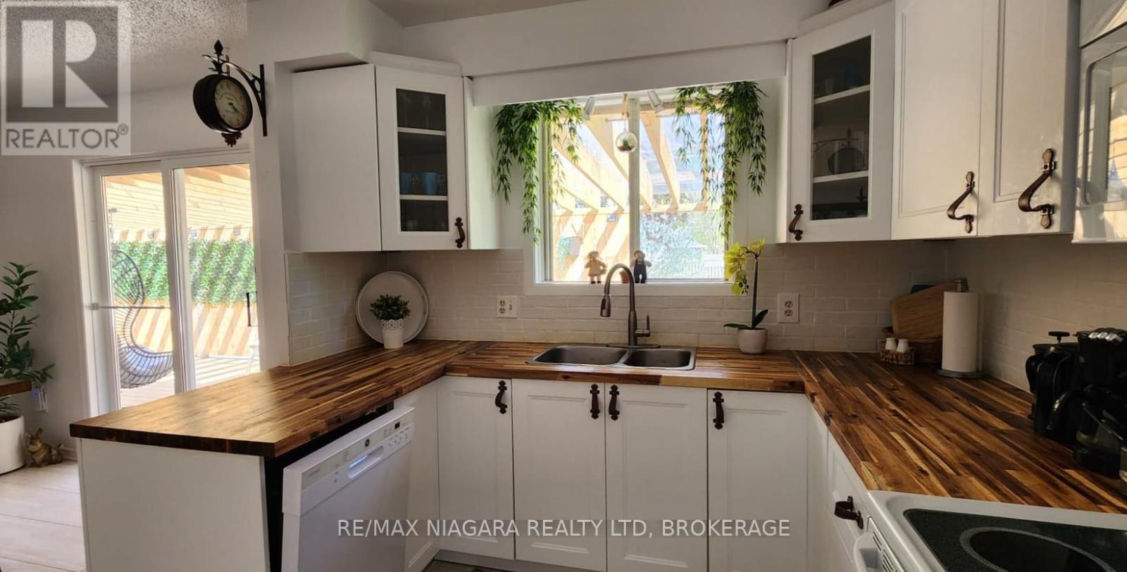 150 Elmwood Avenue, Fort Erie (Crystal Beach), Ontario  L0S 1B0 - Photo 11 - X12121001