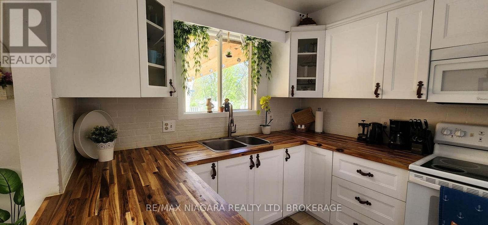 150 Elmwood Avenue, Fort Erie (Crystal Beach), Ontario  L0S 1B0 - Photo 12 - X12121001