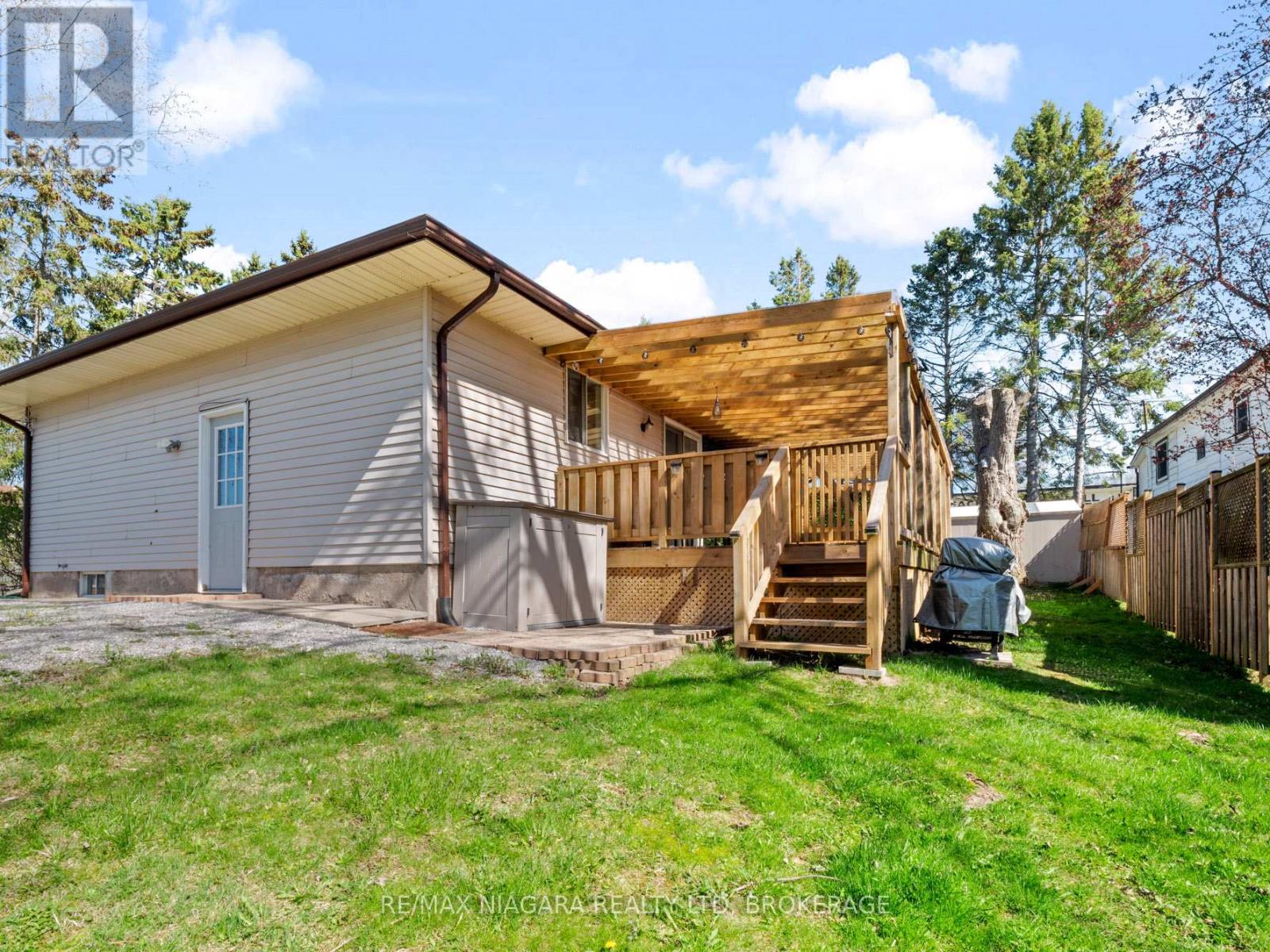 150 Elmwood Avenue, Fort Erie (Crystal Beach), Ontario  L0S 1B0 - Photo 26 - X12121001