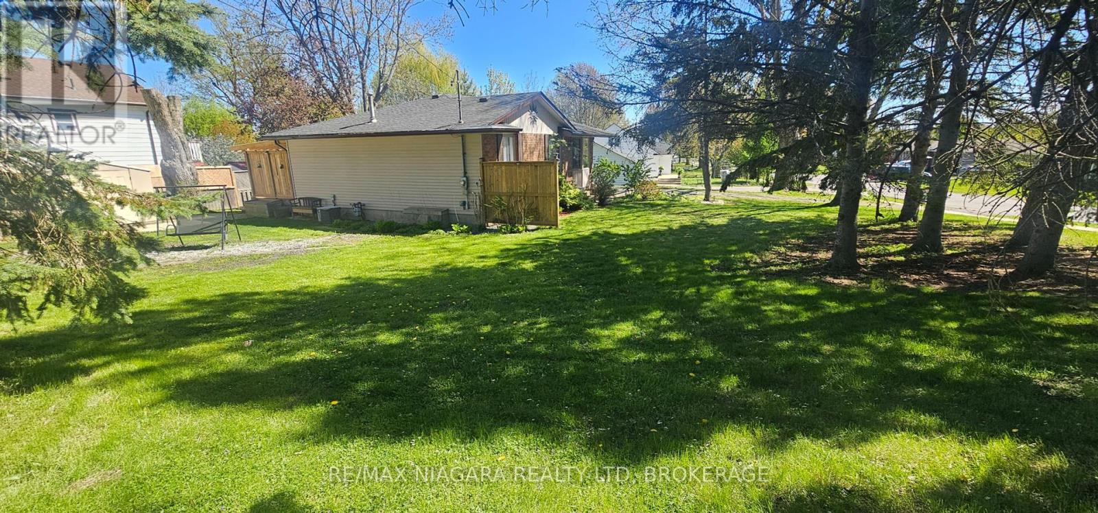 150 Elmwood Avenue, Fort Erie (Crystal Beach), Ontario  L0S 1B0 - Photo 36 - X12121001