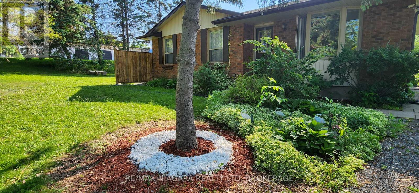 150 Elmwood Avenue, Fort Erie (Crystal Beach), Ontario  L0S 1B0 - Photo 4 - X12121001