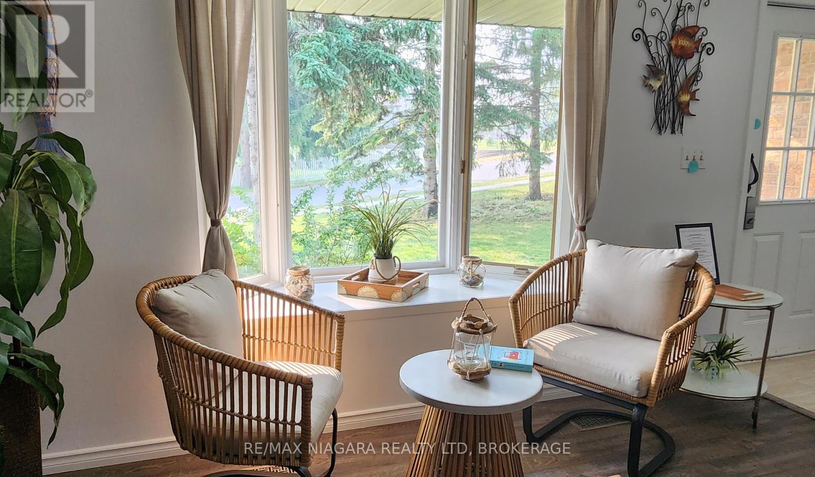 150 Elmwood Avenue, Fort Erie (Crystal Beach), Ontario  L0S 1B0 - Photo 9 - X12121001