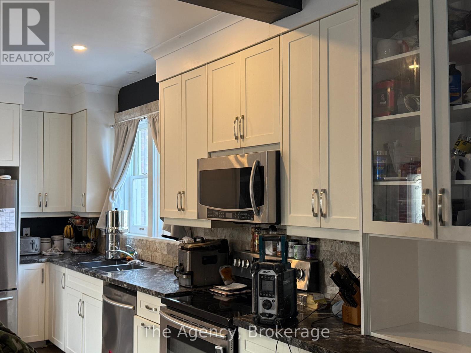 Property at 518 KING STREET image 3