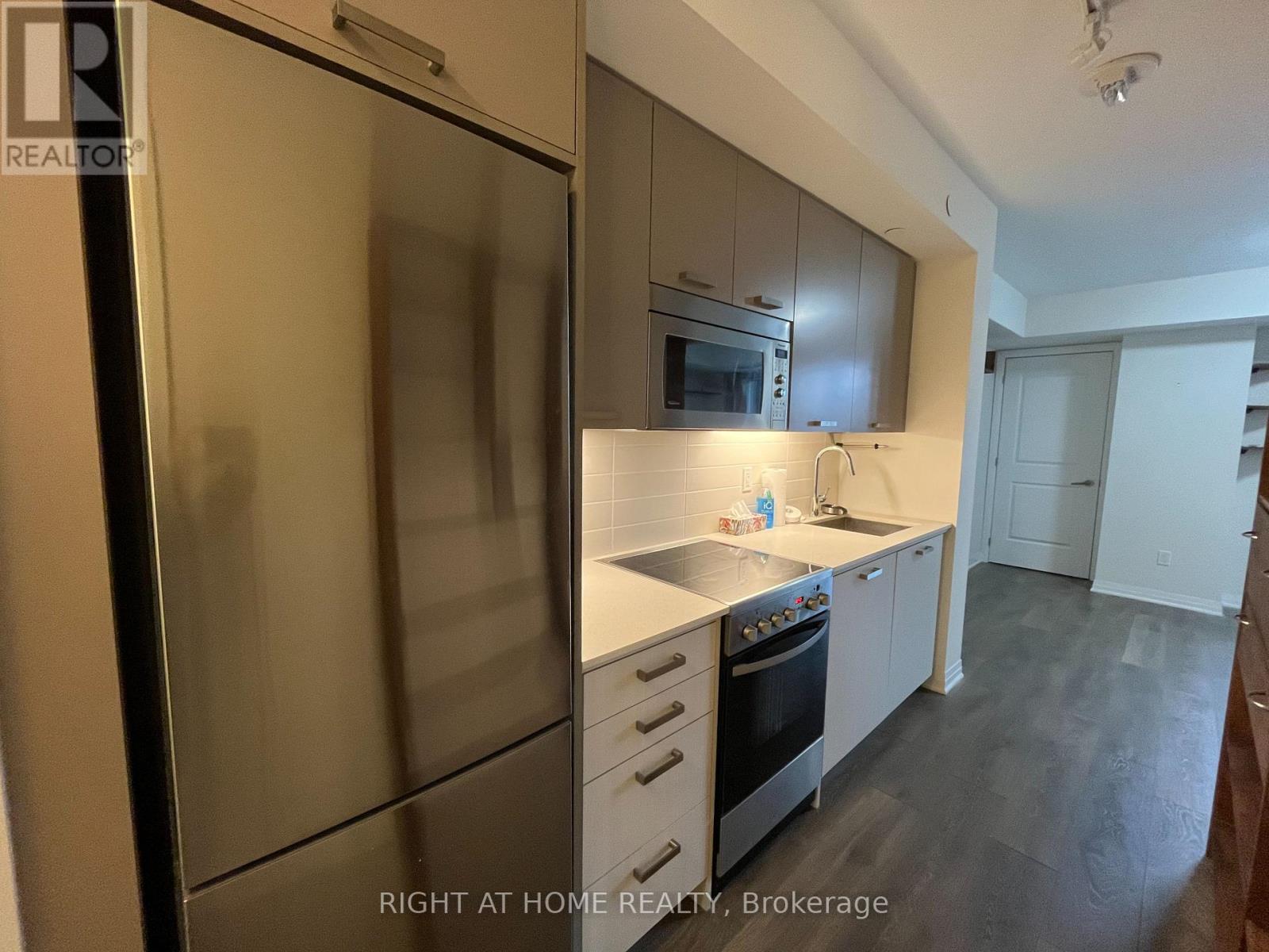209 - 2301 Danforth Avenue, Toronto (East End-Danforth), Ontario  M4C 1K5 - Photo 3 - E12120852