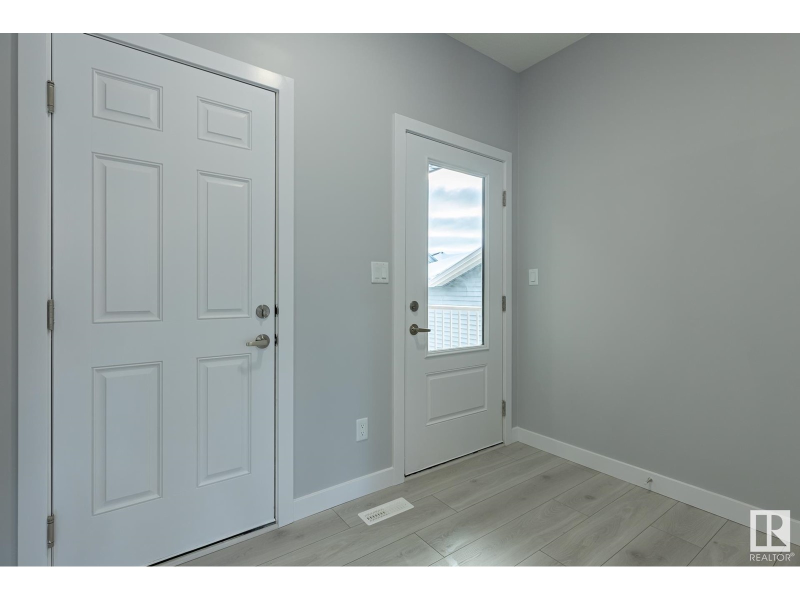 Property at 81 Hilton CV image 2