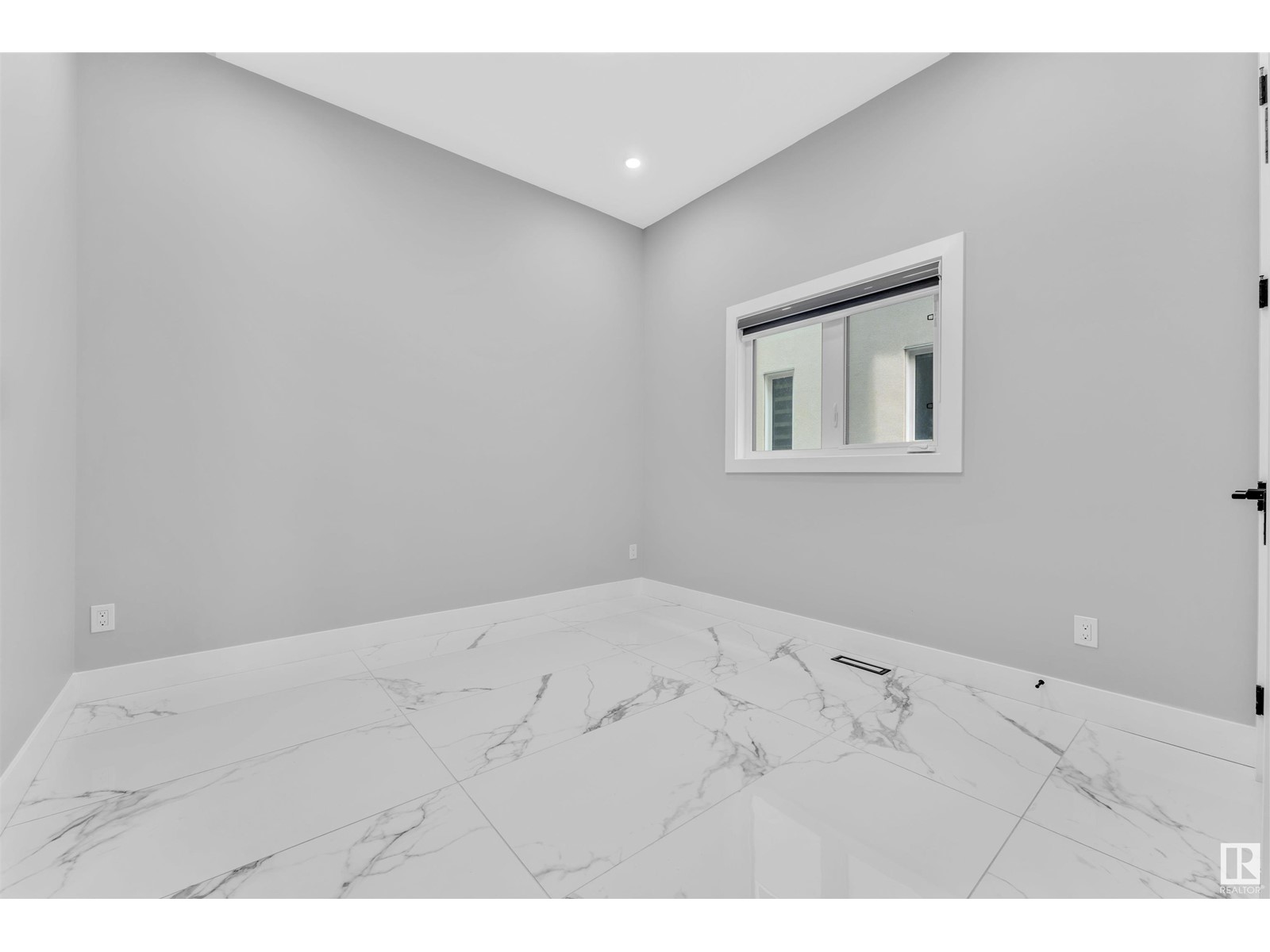 Property at 1744 18 ST NW image 4