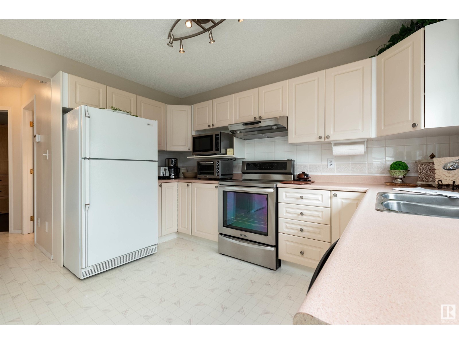 1403 Jefferys Cr Nw, Edmonton, Alberta  T6L 6T4 - Photo 10 - E4434144