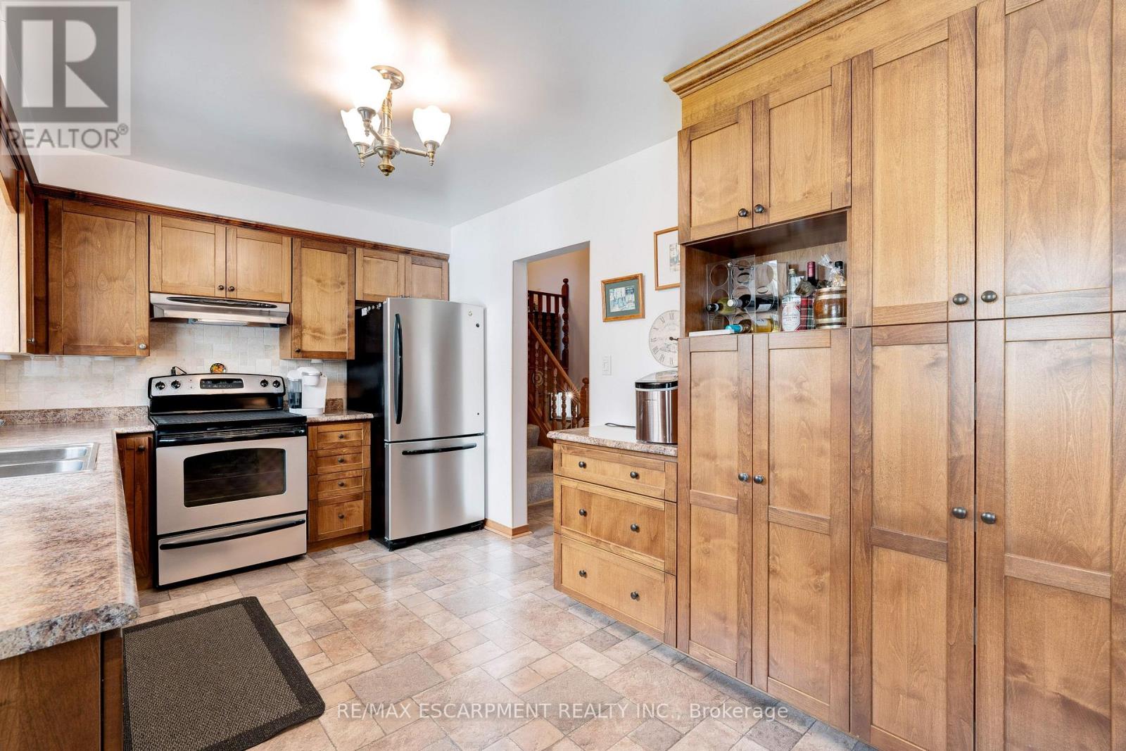 5148 Spruce Avenue, Burlington, Ontario  L7L 1M8 - Photo 9 - W12120787